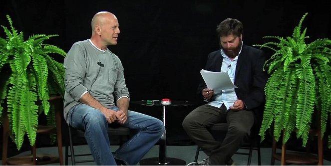 Between Two Ferns with Zach Galifianakis - De la película - Bruce Willis, Zach Galifianakis