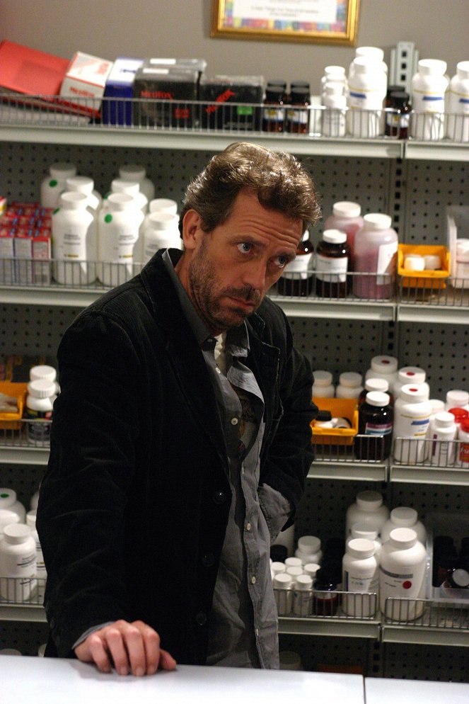 House M.D. - Season 1 - Occam's Razor - Photos - Hugh Laurie