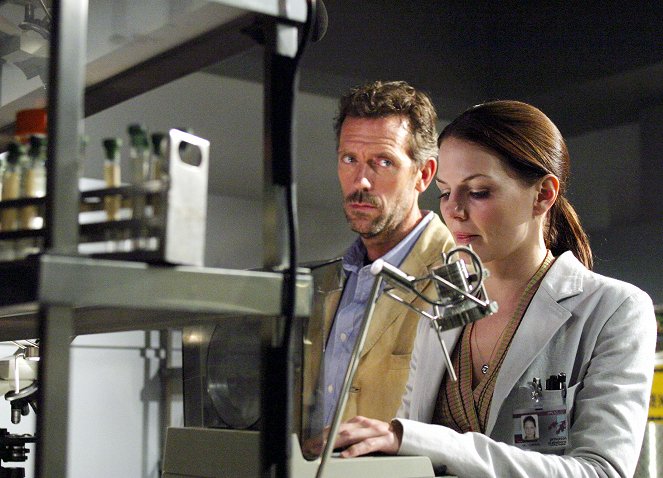 House M.D. - Season 1 - Fidelity - Photos - Hugh Laurie, Jennifer Morrison