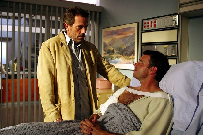 House M.D. - Season 1 - Sports Medicine - Photos - Hugh Laurie, Scott Foley