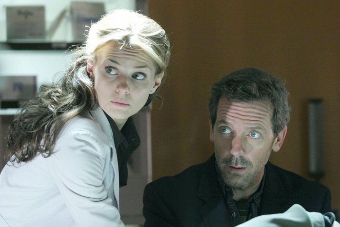 House M.D. - Season 2 - Deception - Photos - Jennifer Morrison, Hugh Laurie
