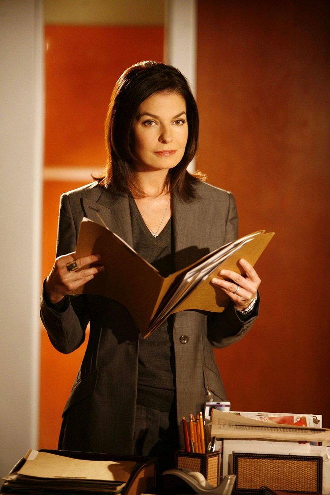 House M.D. - Need to Know - Photos - Sela Ward