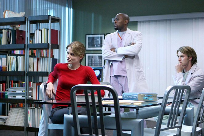 Doktor House - Season 2 - Figyelemelterelés - Filmfotók - Jennifer Morrison, Omar Epps, Jesse Spencer