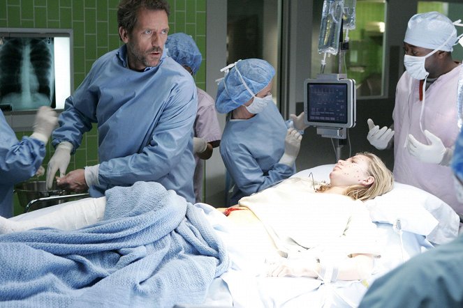 Dr. House - Necitlivá na bolesť - Z filmu - Hugh Laurie, Mika Boorem