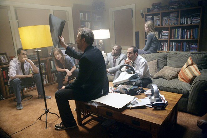 Dr House - Swędzenie - Z filmu - Kal Penn, Olivia Wilde, Hugh Laurie, Omar Epps, Peter Jacobson, Jennifer Morrison