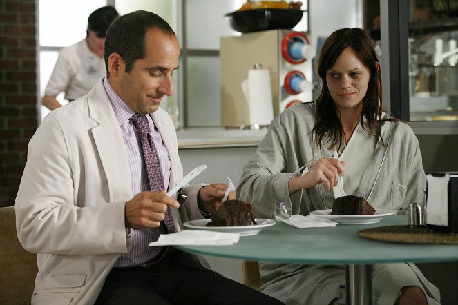 Dr House - Niech jedzą ciastka - Z filmu - Peter Jacobson, Samantha Shelton