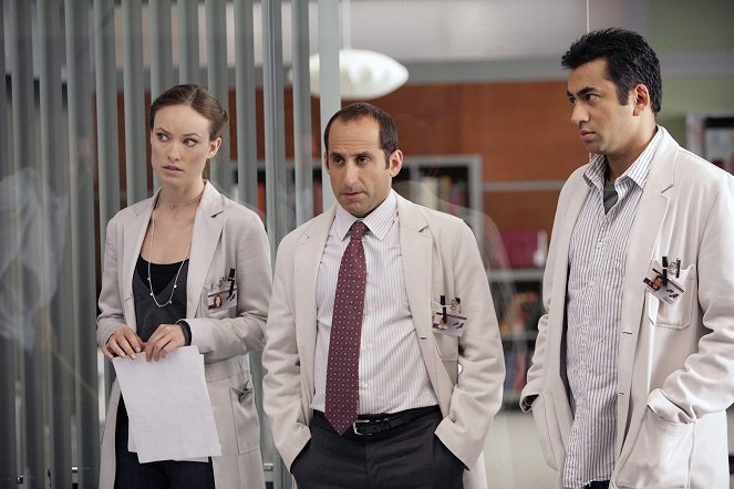 House M.D. - The Softer Side - Photos - Olivia Wilde, Peter Jacobson, Kal Penn