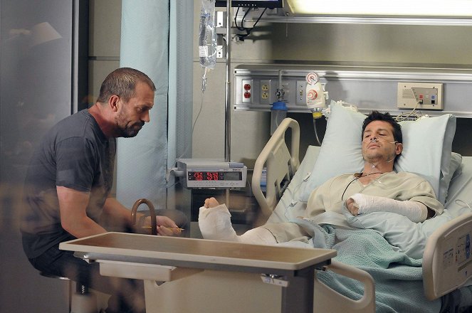 House M.D. - Season 6 - Brave Heart - Photos - Hugh Laurie, Jon Seda