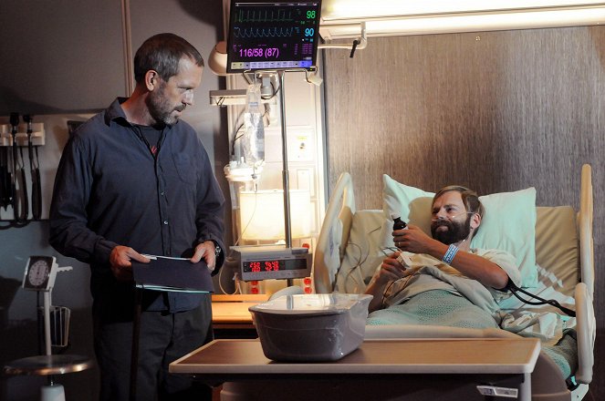 House M.D. - Season 6 - Ignorance Is Bliss - Photos - Hugh Laurie, Esteban Powell