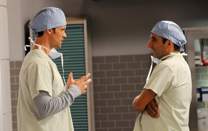 House M.D. - Season 7 - Massage Therapy - Photos - Jesse Spencer, Peter Jacobson