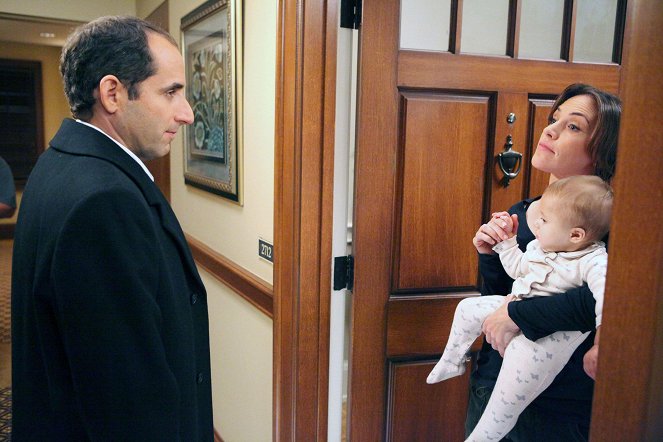 House M.D. - Season 8 - Parents - Photos - Peter Jacobson, Jennifer Crystal Foley