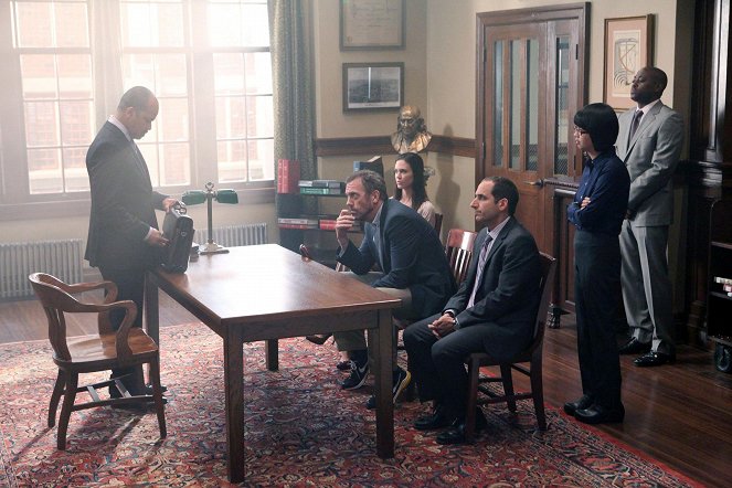 Dr. House - Nikoho vina - Z filmu - Jeffrey Wright, Hugh Laurie, Odette Annable, Peter Jacobson, Charlyne Yi, Omar Epps