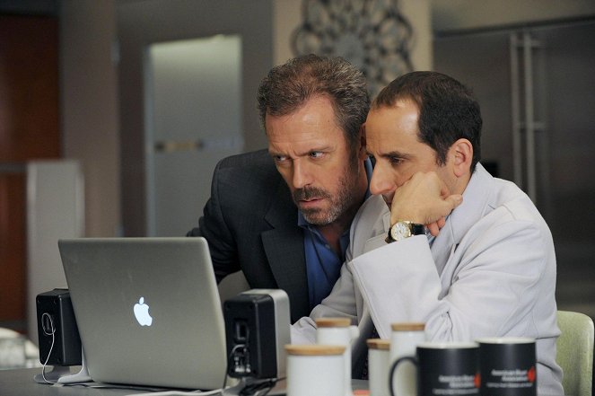 House M.D. - Man of the House - Photos - Hugh Laurie, Peter Jacobson