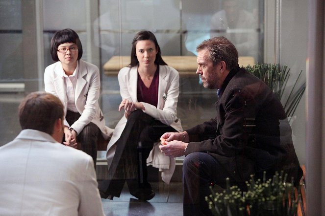 House M.D. - Season 8 - Hetzen und Petzen - Filmfotos - Charlyne Yi, Odette Annable, Hugh Laurie