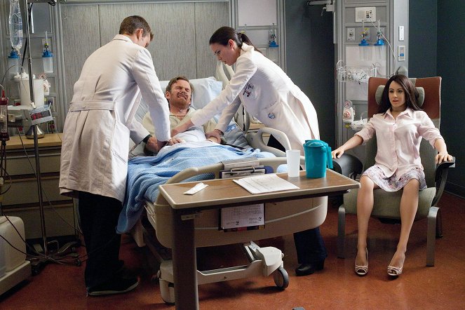 Doktor House - Ki kelti ki a kiscsibéket? - Filmfotók - Jesse Spencer, Kevin Christy, Odette Annable
