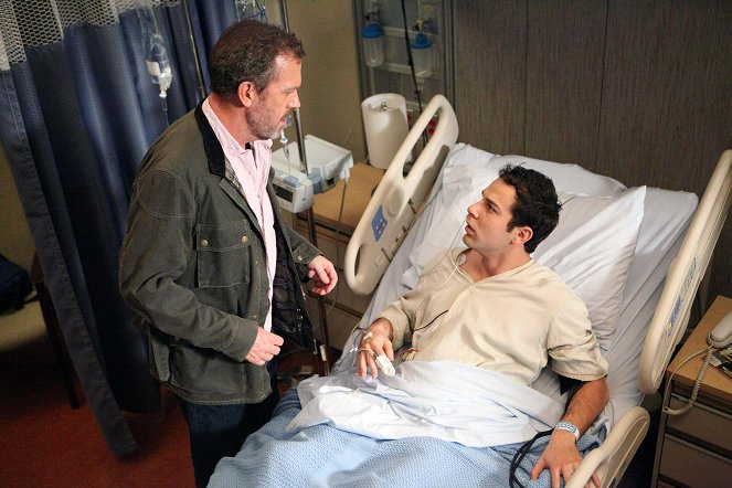 House M.D. - Season 8 - Holding On - Photos - Hugh Laurie, Skylar Astin