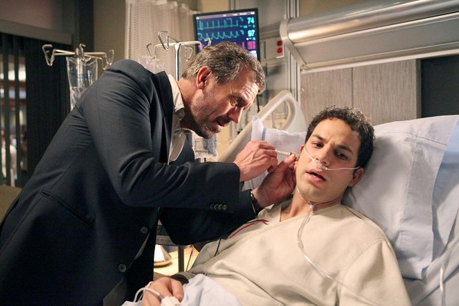 Dr. House - Vydržať - Z filmu - Hugh Laurie, Skylar Astin