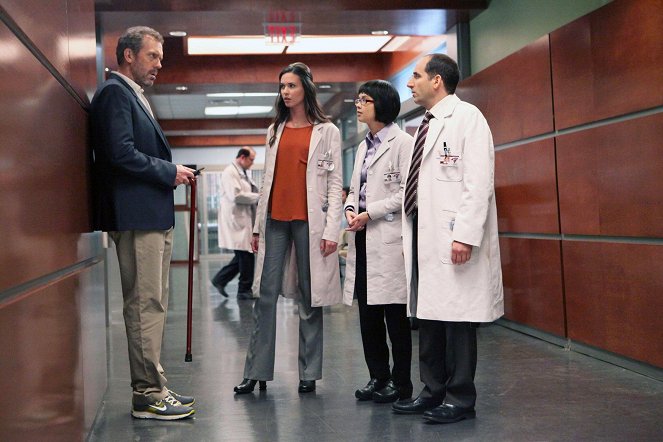 Dr. House - Vydržet - Z filmu - Hugh Laurie, Odette Annable, Charlyne Yi, Peter Jacobson