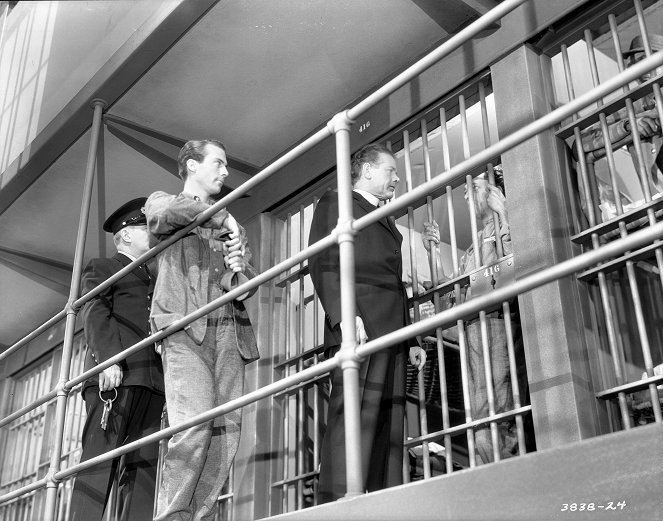 Mutiny in the Big House - Photos - Dennis Moore, Charles Bickford