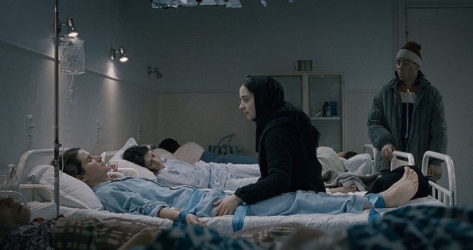 Más allá de las colinas - De la película - Cristina Flutur, Cosmina Stratan