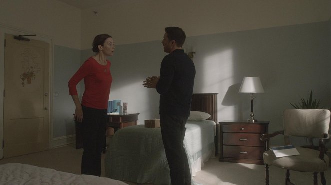 The Red Road - The Woman Who Fell from the Sky - Do filme - Julianne Nicholson, Martin Henderson