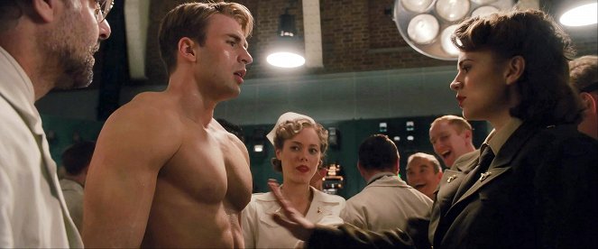 Captain America: The First Avenger - Filmfotos - Chris Evans, Hayley Atwell