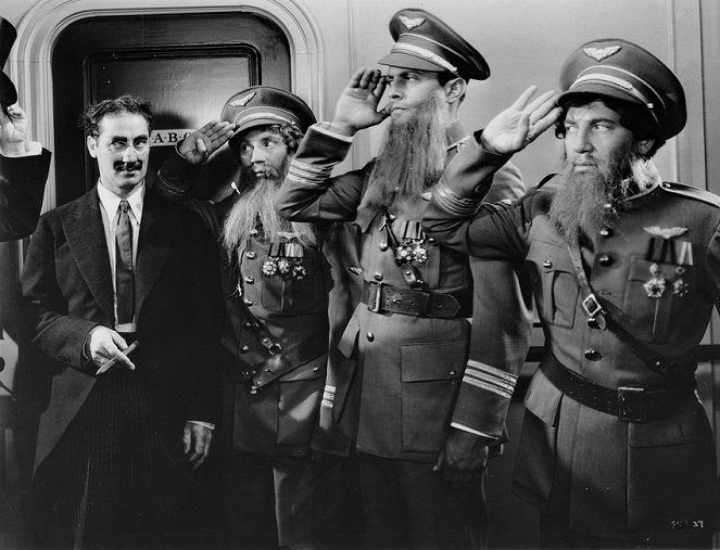 Botrány az Operában - Filmfotók - Groucho Marx, Harpo Marx, Allan Jones, Chico Marx