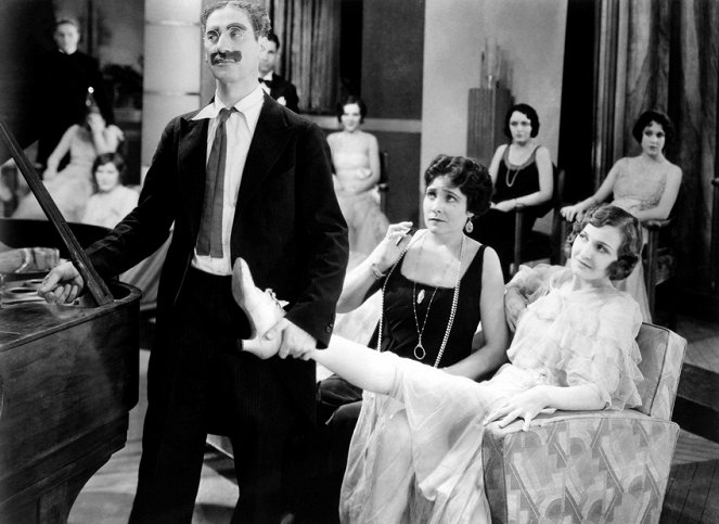 Die Marx Brothers in der Oper - Filmfotos - Groucho Marx, Margaret Dumont