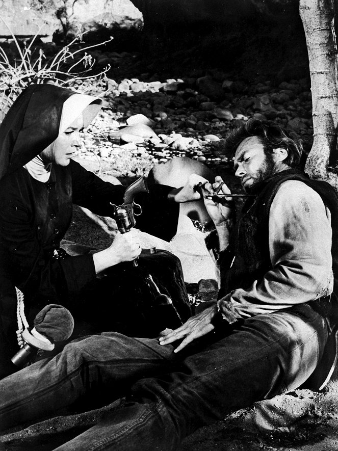 Een non voor de hel - Van film - Shirley MacLaine, Clint Eastwood
