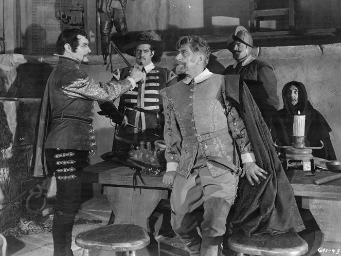 Adventures of Don Juan - Do filme - Robert Douglas, Raymond Burr