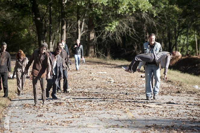 The Walking Dead - Alone - Van de set