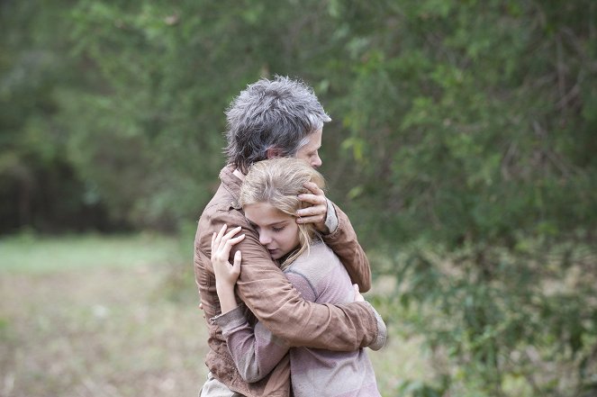 The Walking Dead - Schonung - Filmfotos - Brighton Sharbino, Melissa McBride