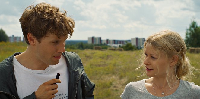 Love and Other Troubles - De la película - Jussi Nikkilä, Emilie de Ravin