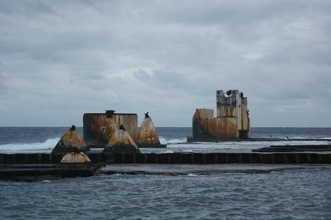 Tajuplný ostrov aneb svedená a opuštěná - Photos