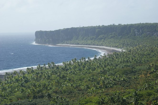 Tajuplný ostrov aneb svedená a opuštěná - Kuvat elokuvasta