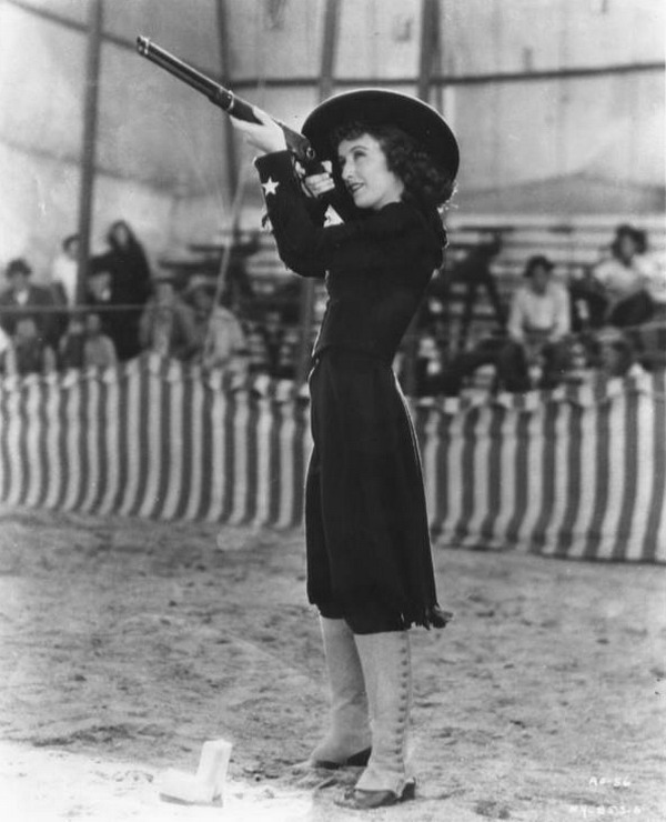 Annie Oakley - Filmfotók - Barbara Stanwyck