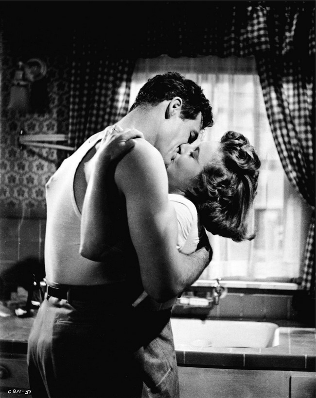 Purkaus yössä - Kuvat elokuvasta - Robert Ryan, Barbara Stanwyck