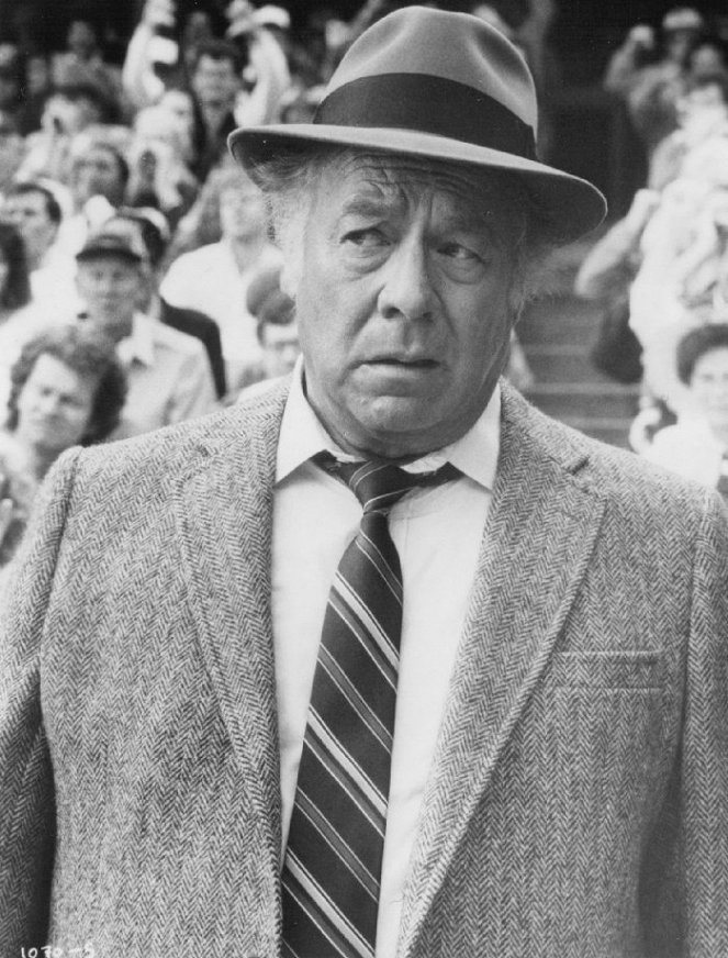 The Naked Gun: From the Files of Police Squad! - Photos - George Kennedy