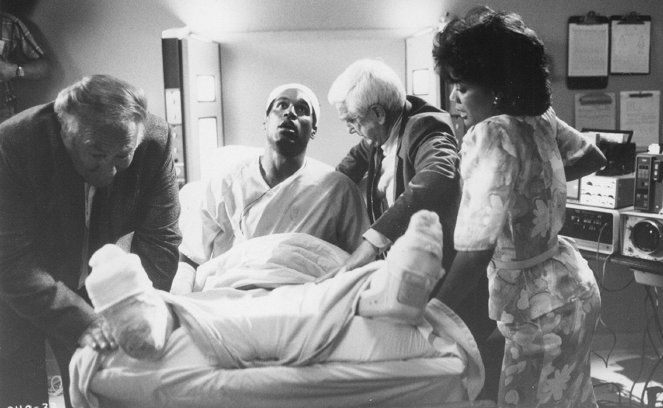 The Naked Gun: From the Files of Police Squad! - Van film - George Kennedy, O.J. Simpson, Leslie Nielsen, Susan Beaubian