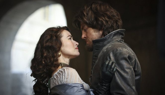 The Musketeers - Photos - Maimie McCoy, Tom Burke