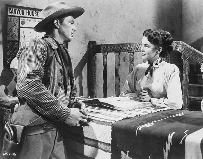 Flaming Feather - Photos - Sterling Hayden, Barbara Rush