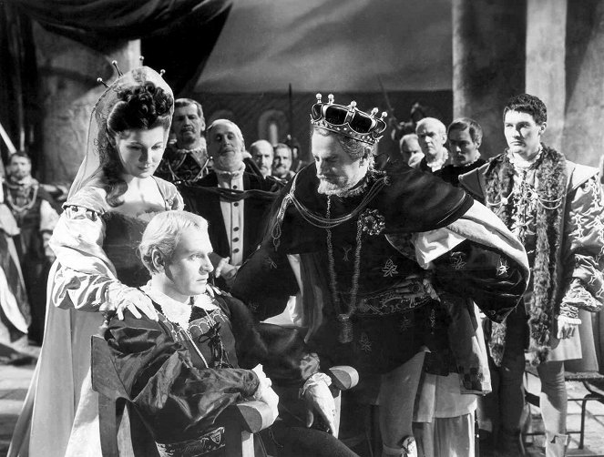 Hamlet - Kuvat elokuvasta - Eileen Herlie, Laurence Olivier, Basil Sydney, Terence Morgan