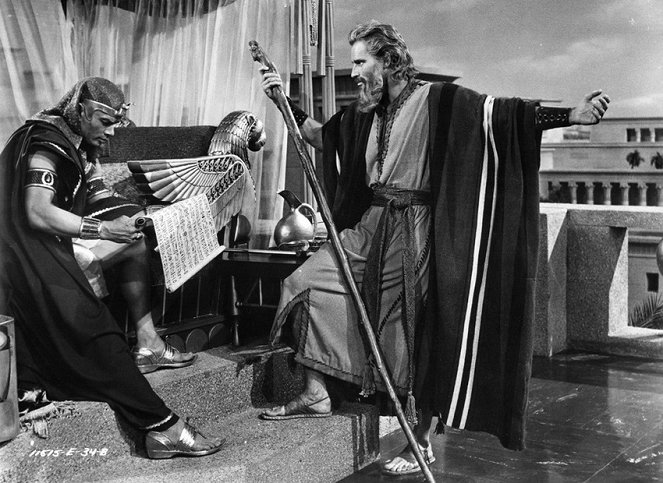 Die zehn Gebote - Filmfotos - Yul Brynner, Charlton Heston