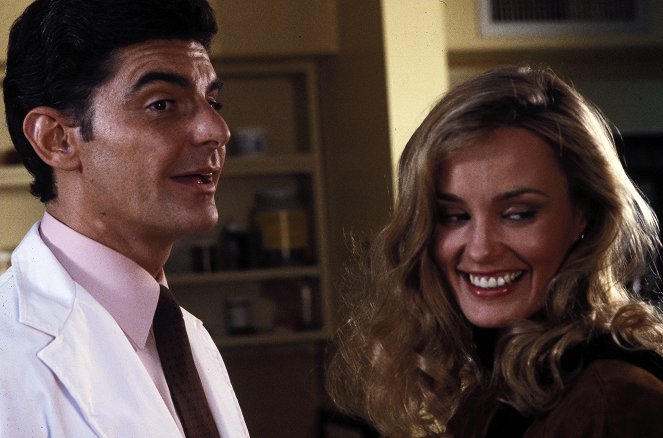 How to Beat the High Co$t of Living - Photos - Richard Benjamin, Jessica Lange
