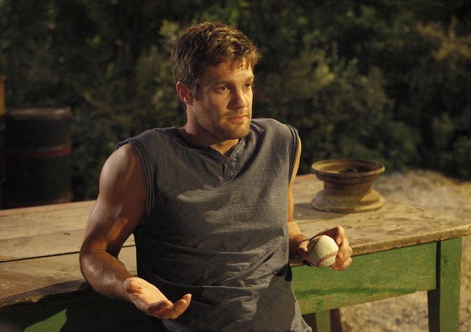 The Finder - Swing and a Miss - Photos - Geoff Stults