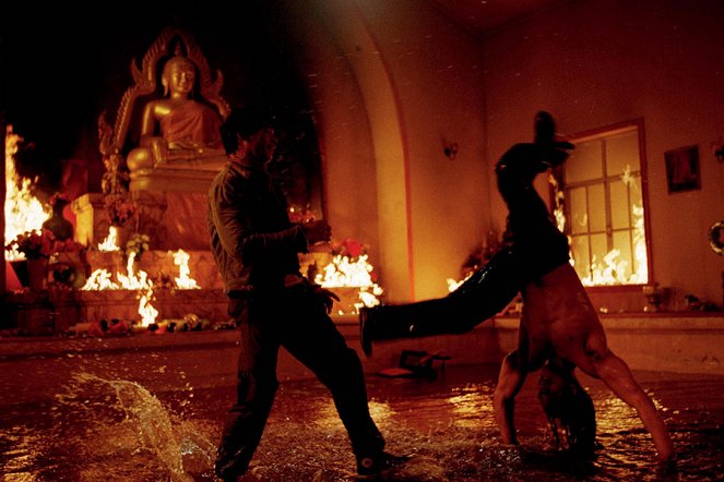 Tom yum goong - Do filme - Tony Jaa, Lateef Crowder