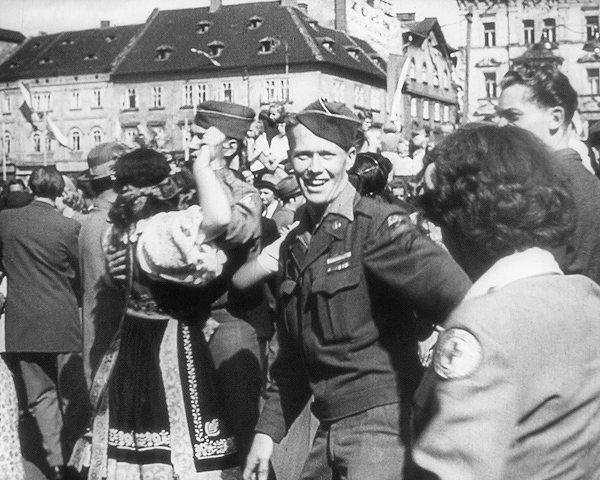 US-Army v ČSR 1945 - Kuvat elokuvasta