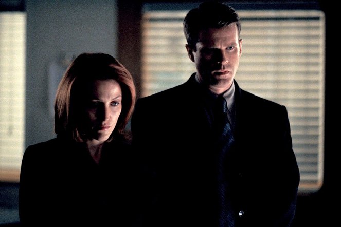 The X-Files - 4-D - Van film - Gillian Anderson, Cary Elwes