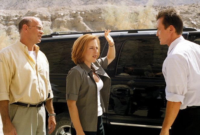 The X-Files - Salaiset kansiot - Season 8 - Without - Kuvat elokuvasta - Mitch Pileggi, Gillian Anderson, Robert Patrick