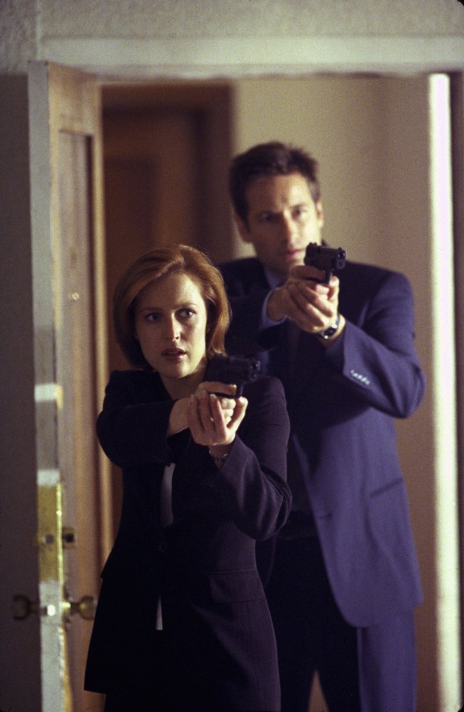 The X-Files - Season 7 - Hungry - Photos - Gillian Anderson, David Duchovny